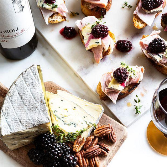 SMOKED HAM AND BLUE CHEESE CROSTINI WITH POACHED BLACKBERRIES - DukesHill