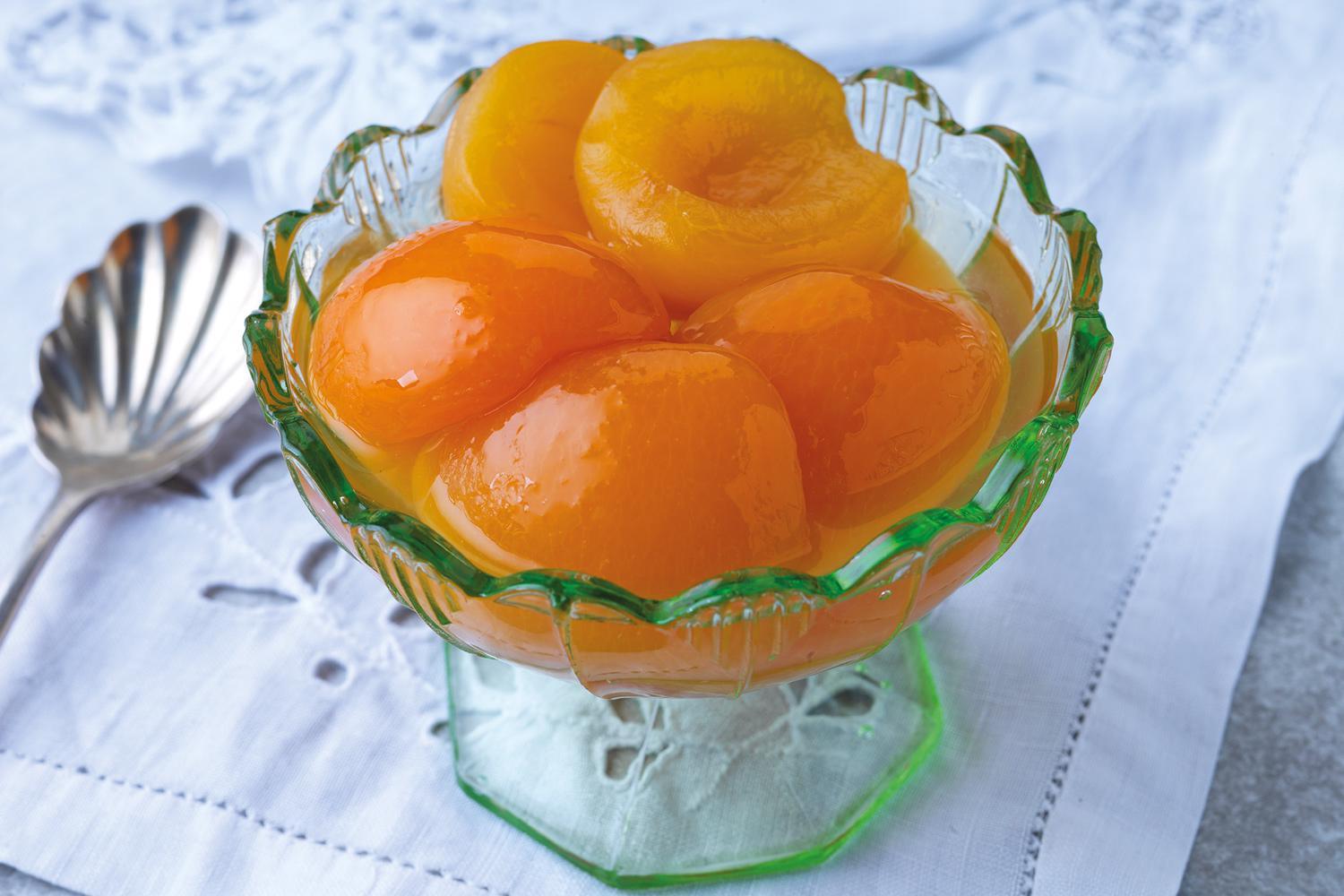 Apricots with Amaretto in Syrup